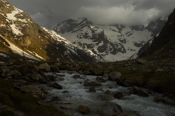 Sunset in the mountains / ***