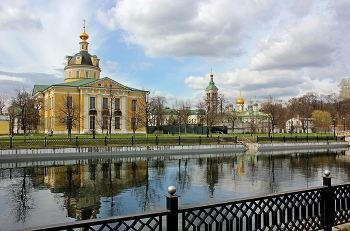 Pokrovsky Cathedral / ***
