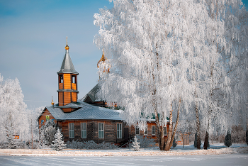 Sunrise over the river / ***