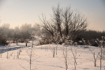Sunrise over the river / ***