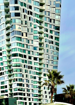 Psychedelic archtecture / Appartment building on Howard street, San Francisco