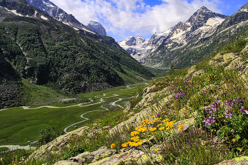 The Valley Myrdy / ***