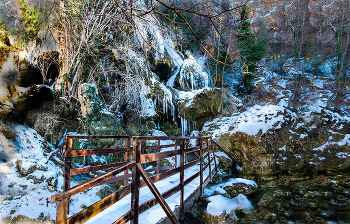 the waterfall / ***