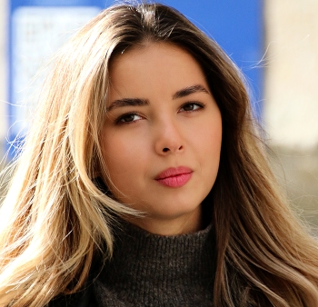 Julia / ***