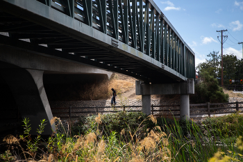 Under the bridge / .....