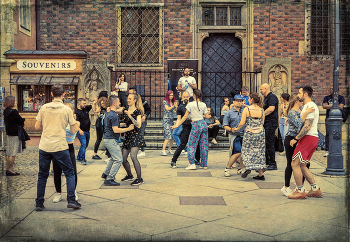Dancing / ***