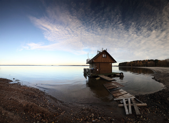 Small hut / ***