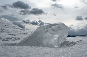 Spring ice / ***