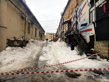 Road / ***