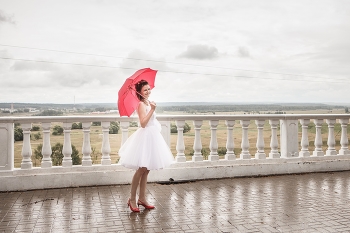Girl with Umbrella / ***