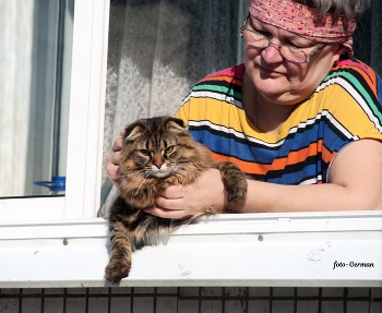 The lady with the cat / ***