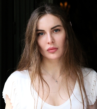 Julia / ***