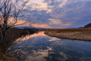 River sunset / ***
