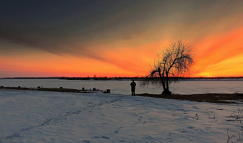 River sunset / ***