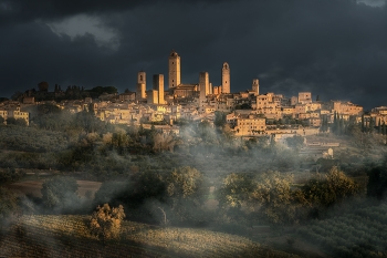 Italy / ***