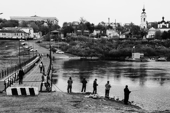 At the crossing / ***