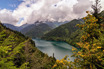 Lake Riza. / ***