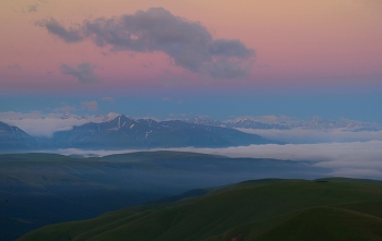 Dawn in the mountains / ***