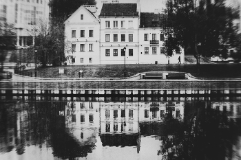 House near the water / ***