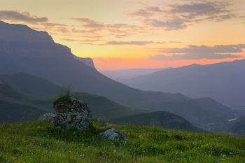 Dawn in the mountains / ***
