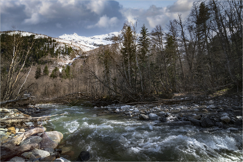 Mountain River / ***