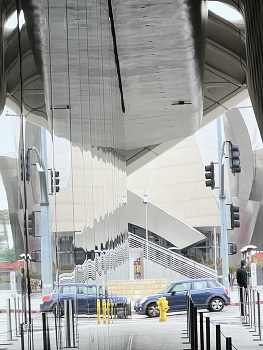 &nbsp; / Reflection in the glass wall