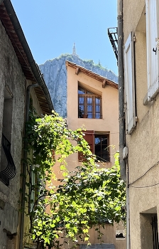 In the shape of the mountain behind / The building was built the the roof slots echoing the mountain behind it