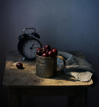 With cherries ... / ***