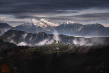 Country of fog / ***
