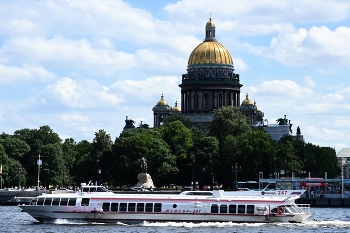 Saint Isaac's Cathedral / ***