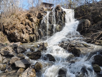 Spring water / ***