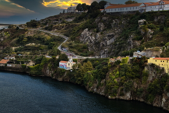 Steep coast / ***