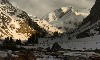 Sunset in the mountains / ***