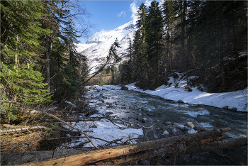 Spring is in the Caucasus / ***