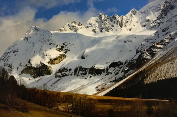 Sunset in the mountains / ***