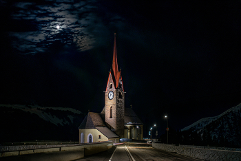 Moonlight night / ***
