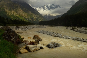 Sunset in the mountains / ***