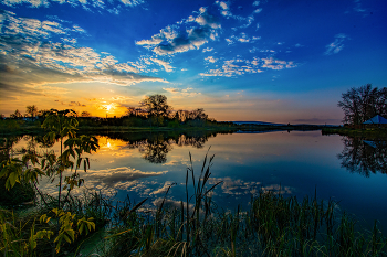 Evening lake / ***