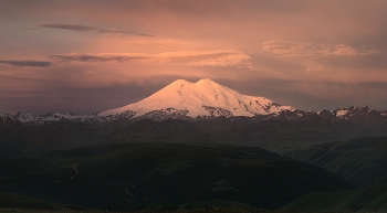 Dawn in the mountains / ***