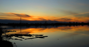 River sunset / ***