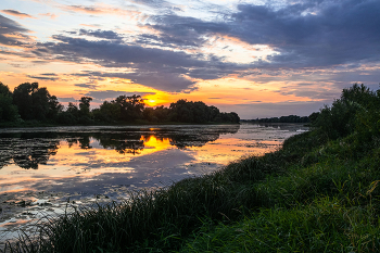 Evening on the lake. / ***
