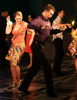 Dancing / ***