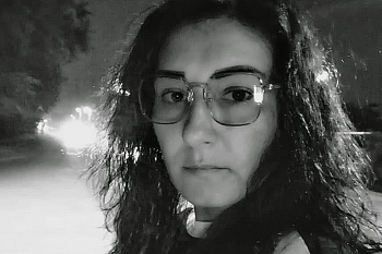 &nbsp; / ***