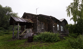 House by the River / ***