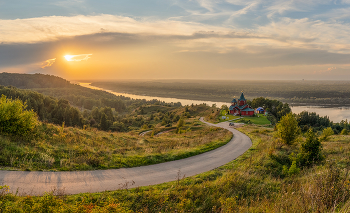 Sunset on the Oka River / ***