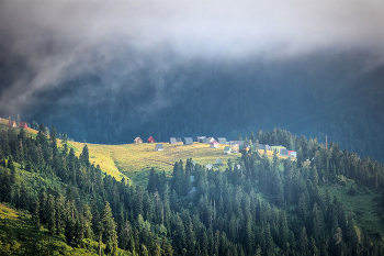 Right Beneath Clouds / Today, clouds are drifting right over the little houses at Gomis Mta