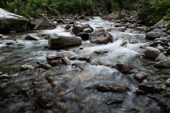 Mountain River / ***