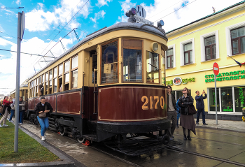 Old Tram / ***
