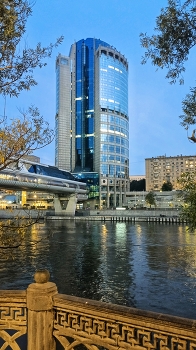 Moscow river / ***