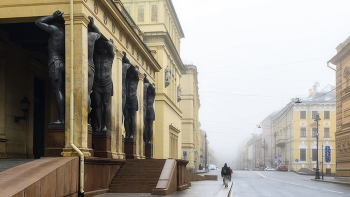 City in the fog / ***